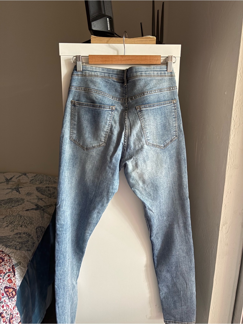 H&M Light Blue Women's Skinny Jeans - Picture 3 of 3
